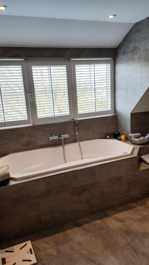 Badkamer met ligbad