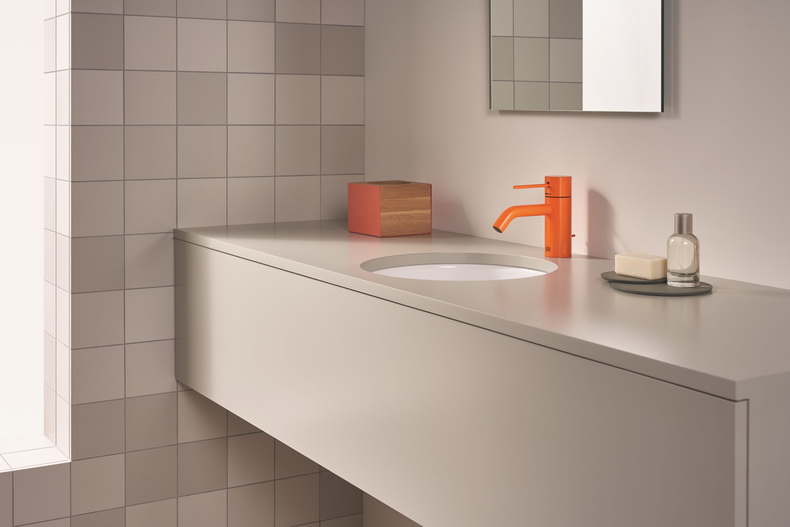 META slim_Architecture_Orange_01