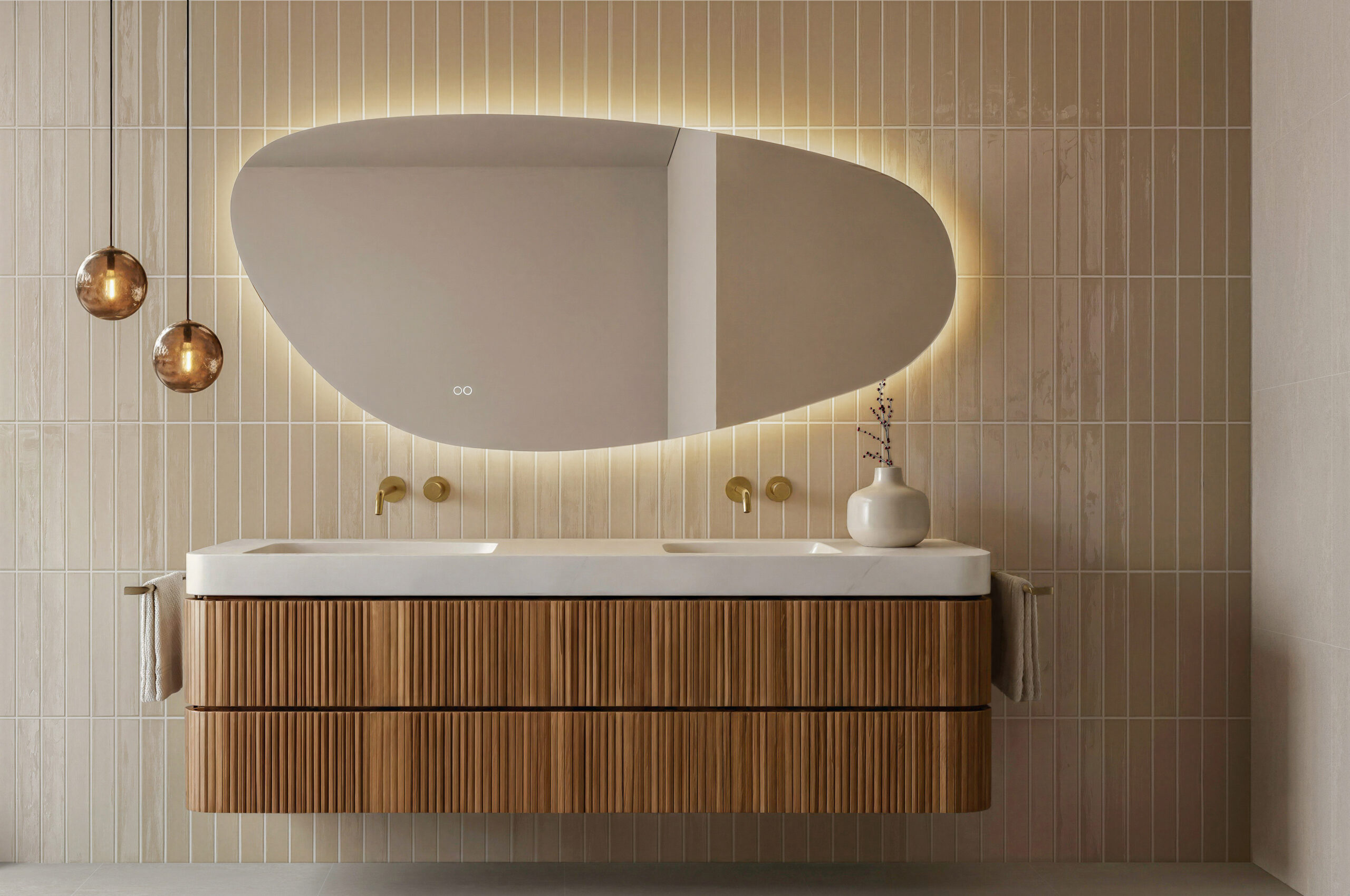 001250GM - BADKAMER MEUBEL HOUT MET MOOIE KRANEN EN TAKJE 1.6 HANDVORM CREME 1.2