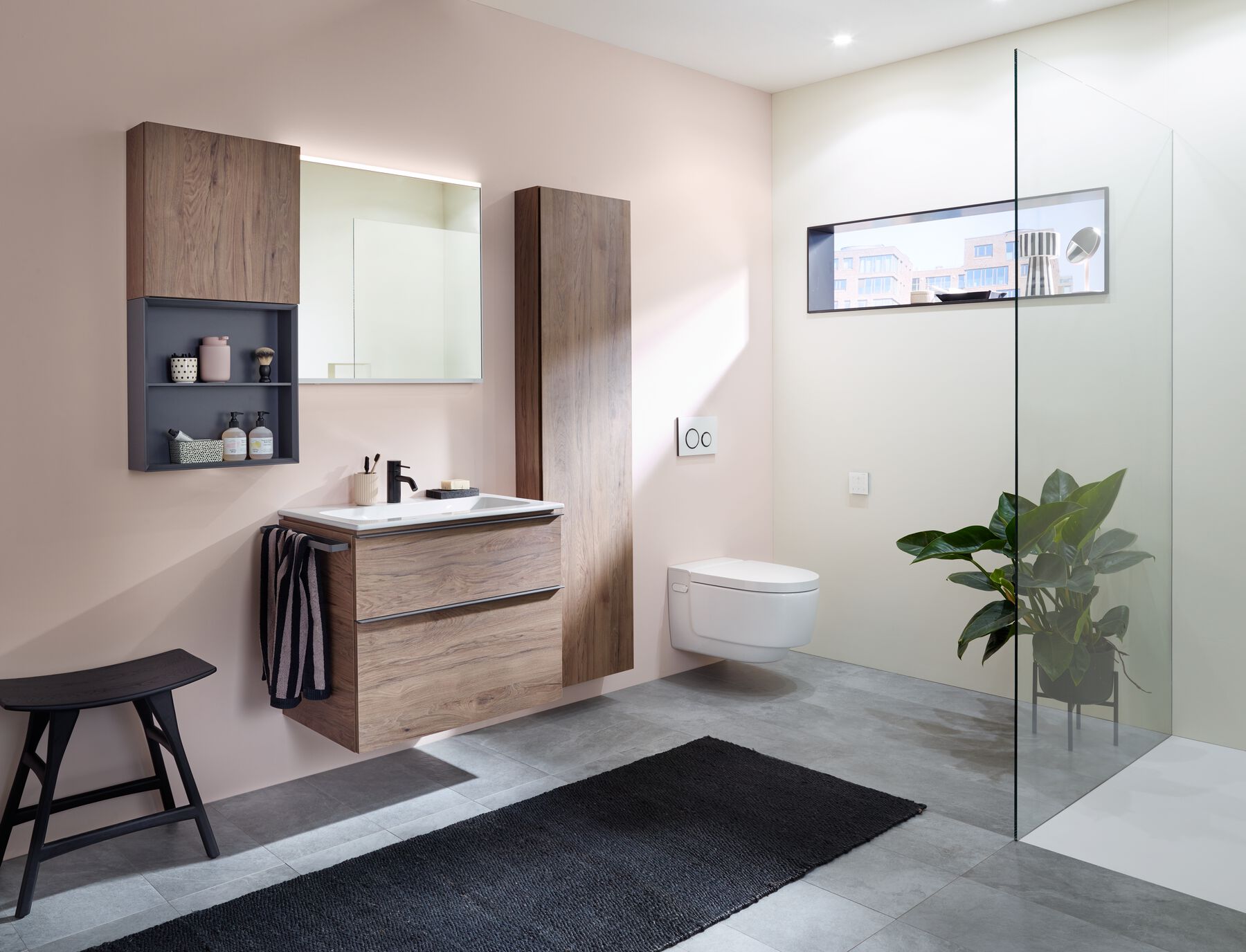2021_iCon_AquaCleanMerawhitewithwallmountedcontrolpanelwhite-geberit_dam-media-large
